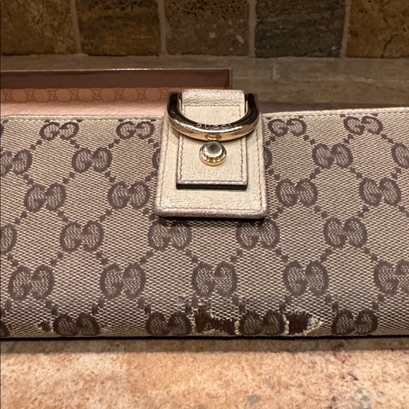 Authentic Gucci GG Canvas New Abbey
D Ring Long Wallet Cream Leather w/ box - Picture 2 of 12